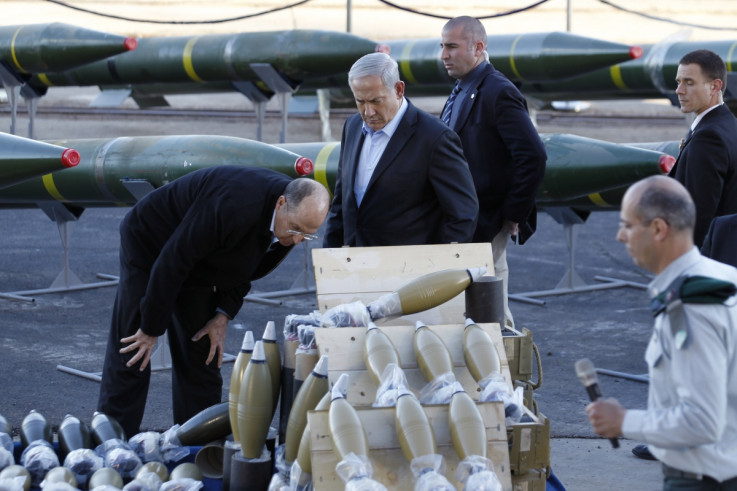 Israel's Prime Minister Benjamin Netanyahu (2nd L) and Defense Minister Moshe Yaalon (L) look at a display of mortar shells