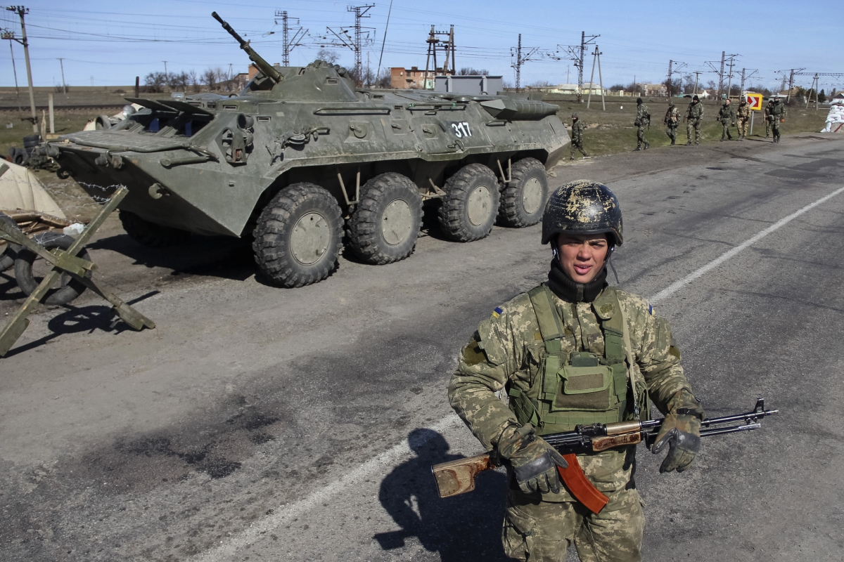 ukraine-troops-authorised-to-use-weapons-in-crimea