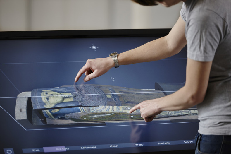 Museum visitors can now explore ancient Egyptian mummy wrappings using a virtual autopsy table