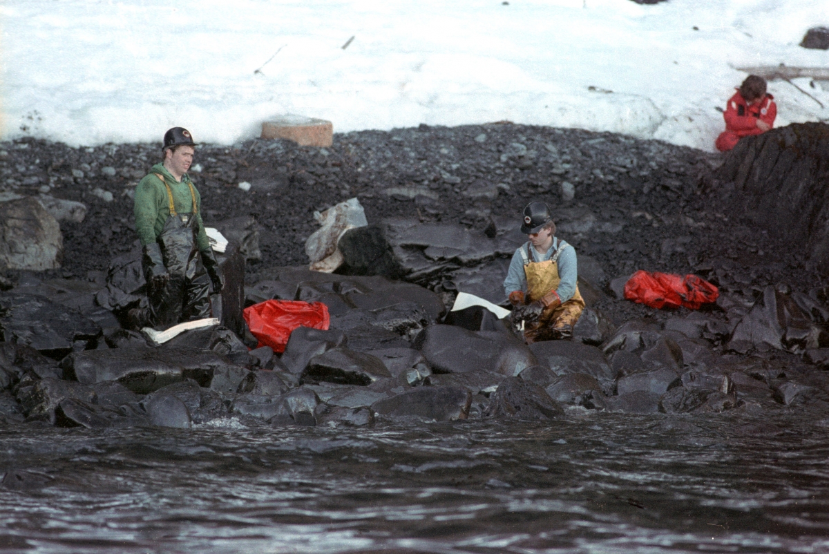 exxon-valdez-oil-spill-25-years-later-oil-still-lingers-on-alaskan-shores