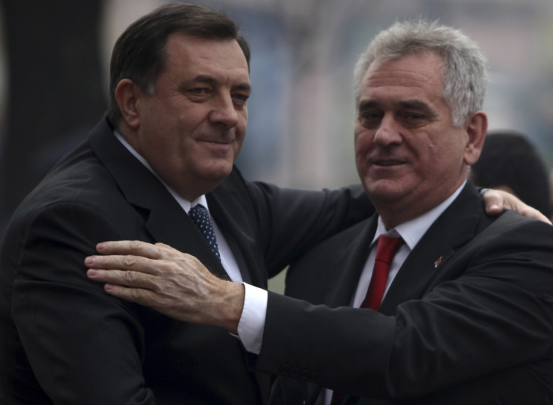Serbian President Tomislav Nikolic (R) shakes hands with President of Republika Srpska Milorad Dodik