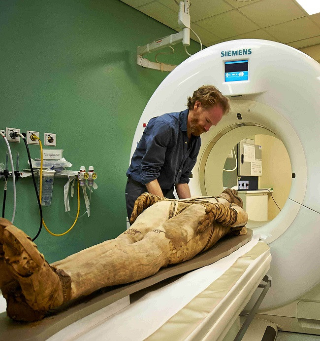 Mummy of man being scanned by cutting-edge technology Mummy of man being scanned by cutting-edge technology