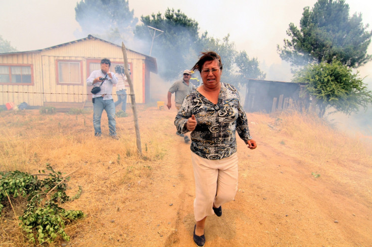 Hundreds of people were evacuated from the Chilean port of Valparaiso due to a forest fire