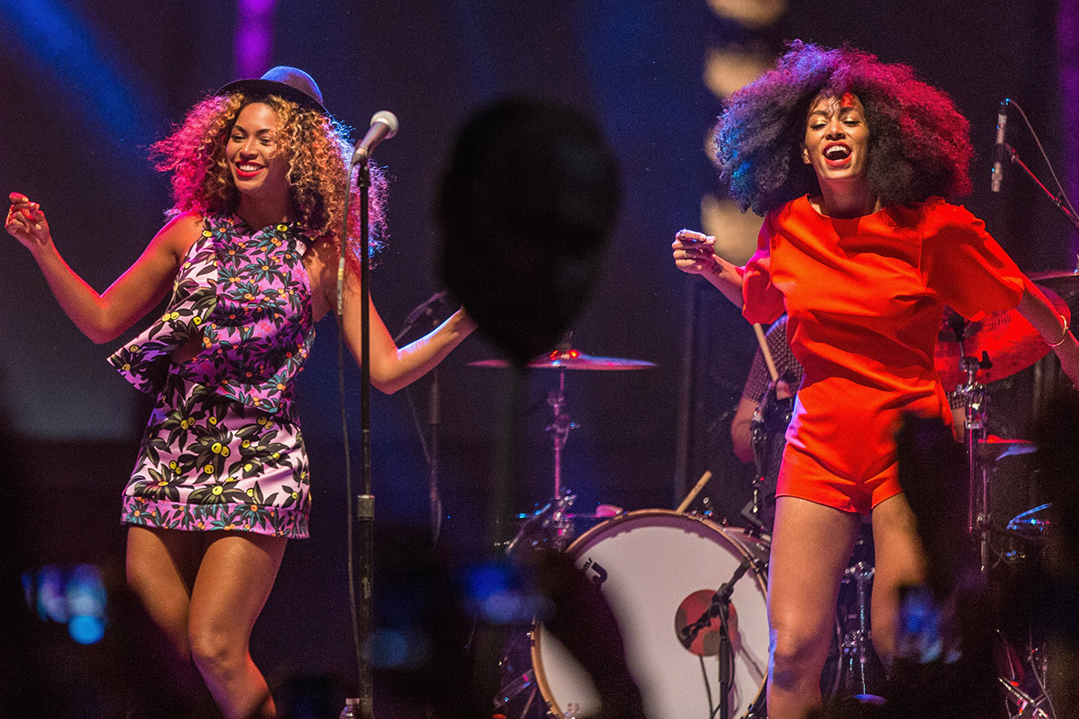 Beyonce performs with her sister Solange
