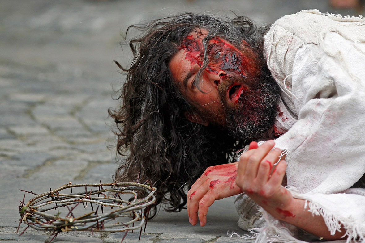 Easter: Romanian Potter Re-enacts Christ's Crucifixion