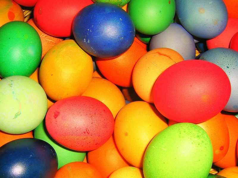Boiling and Colouring Your Own Easter Eggs Without Cracking Them
