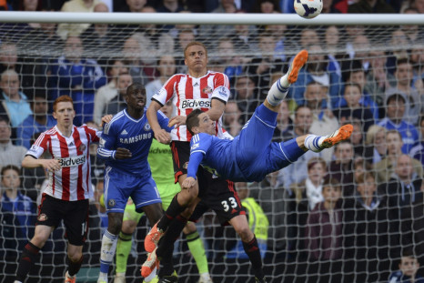 Chelsea's Fernando Torres attempts an overhead kick during their English Premier League soccer match against Sunderland at Stamford Bridge in London, April 19, 2014.
