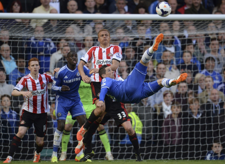 Chelsea's Fernando Torres attempts an overhead kick during their English Premier League soccer match against Sunderland at Stamford Bridge in London, April 19, 2014.