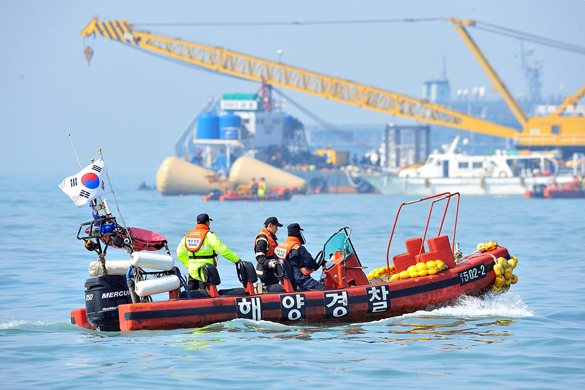 South Korea Ferry Disaster: Rescue Diver Weeps Over Bodies of Boy and ...