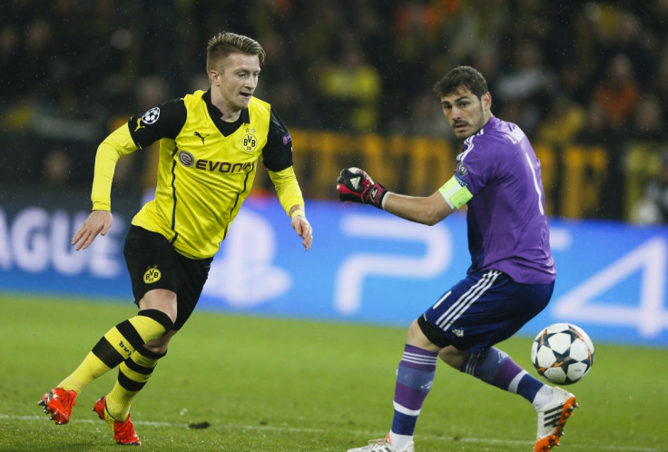 Borussia Dortmund's Marco Reus (L) scores a goal against Real Madrid's Iker Casillas during their Champions League quarter-final second leg soccer match in Dortmund, April 8, 2014.