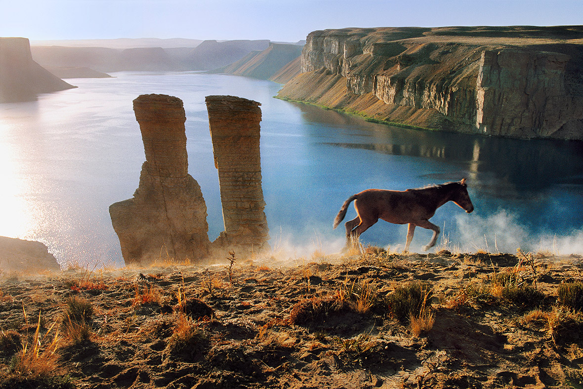 Horse and two towers at Band-e-Amir, 2002