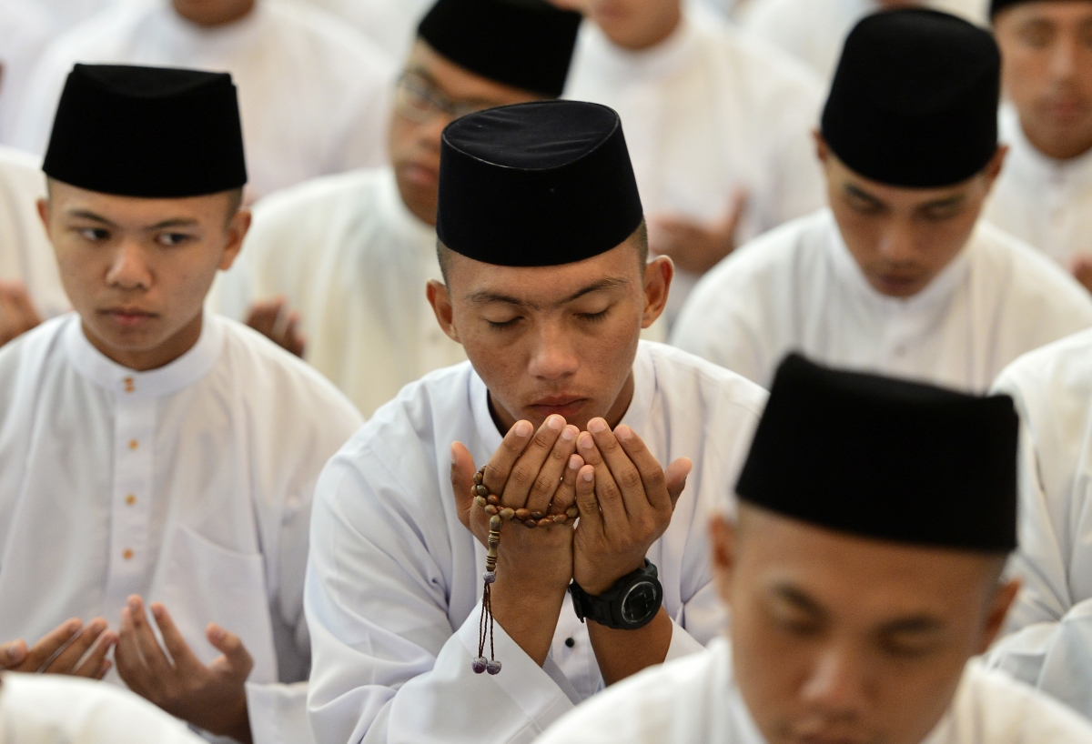 Brunei Adopts Islamic Sharia Law; Flogging, Amputation and ...