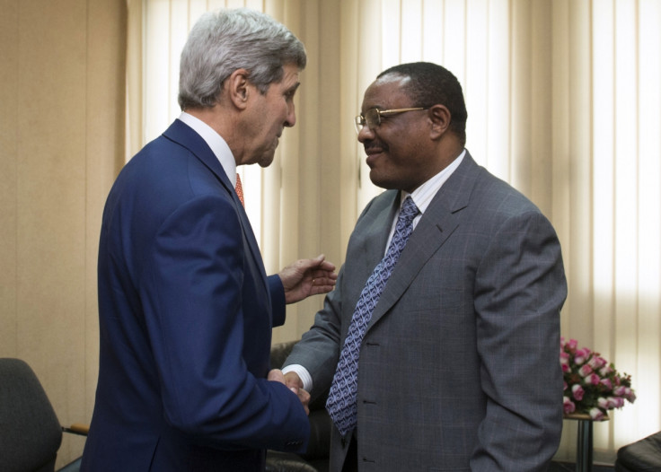 Ethiopian Prime Minister Hailemariam Desalegn (R) shakes hands with U.S. Secretary of State John Kerry before meetings held at the United Nations Economic Commission for Africa