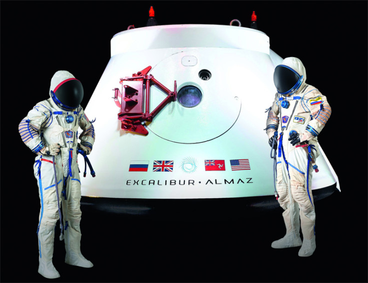 Vozvrashchayemyi Apparat (VA) space capsule and Sokol KV2 space suits