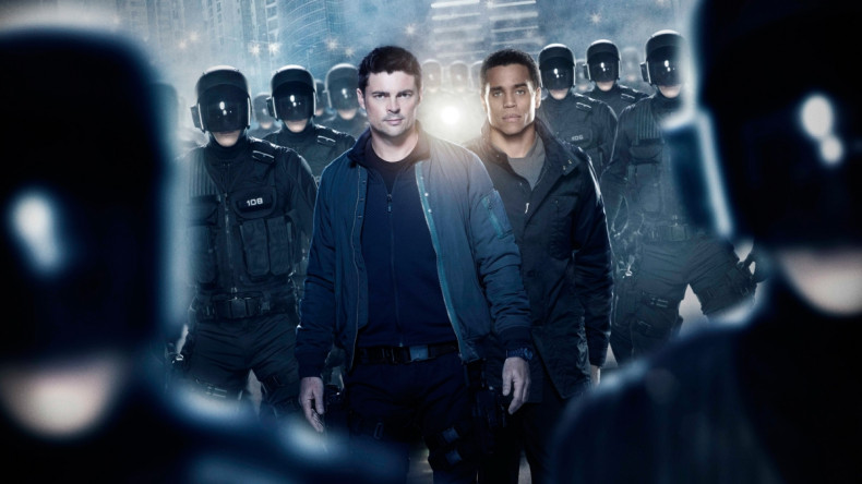 Almost Human - Karl Urban stars as a troubled detective with an android robot for a partner