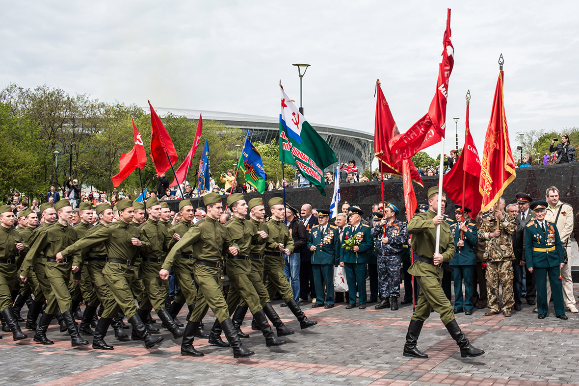 Donetsk marching