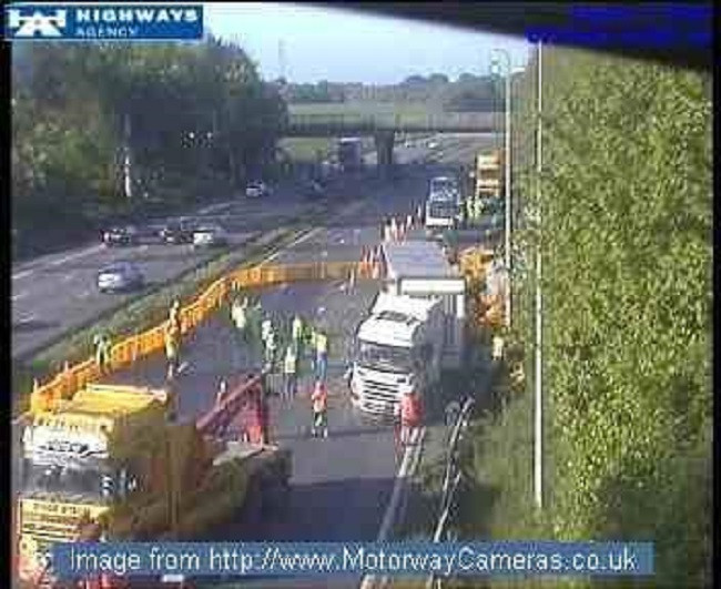 M62 closed after lorry smash