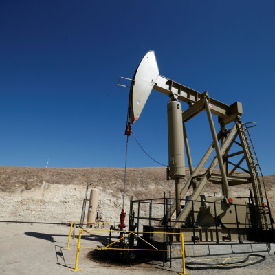 Opec Unlikely to Cut Output Despite Oil Price Plunge