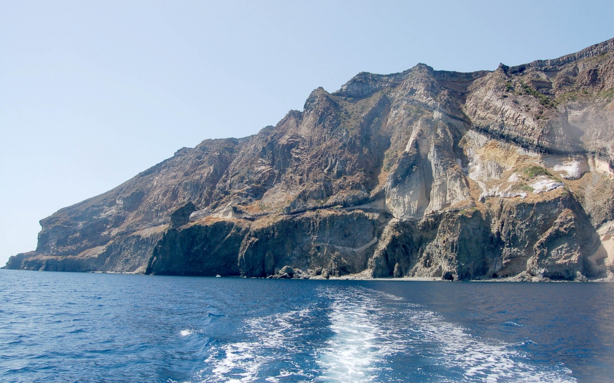 Pantelleria: Volcanic Island Entombed in Green Glass 'Provides Clues