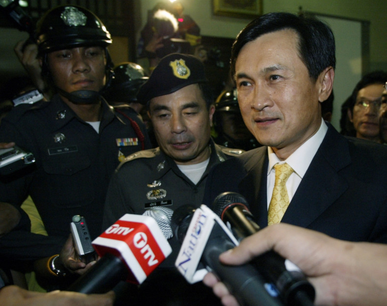 Chaturon Chaisaeng leaves the Constitution court in Bangkok May 30, 2007
