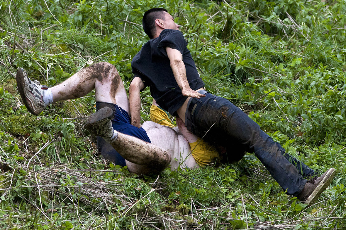 The Annual Cheese Rolling Race on Coopers Hill in ...