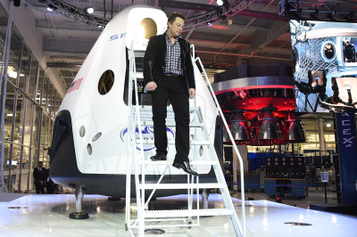 Elon Musk SpaceX Dragon V2