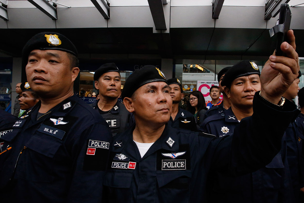 thailand police selfie