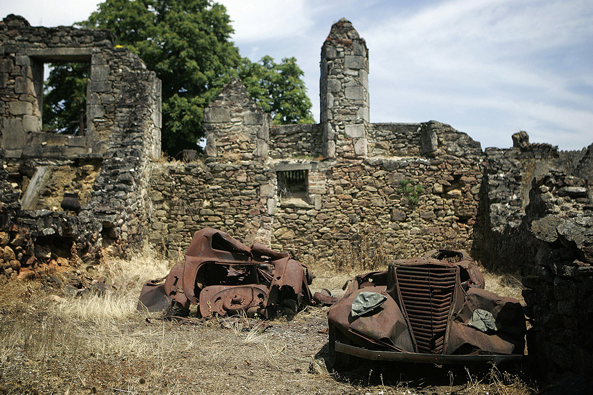 Oradour-sur-Glane cars ruins