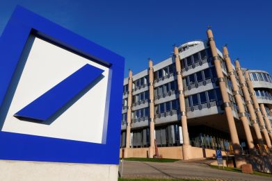 Deutsche Bank posts unexpected profit for fourth-quarter
