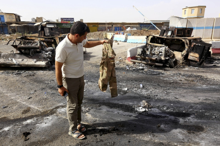 Iraqi Security Forces Ripping Off Their Uniforms and Fleeing Naked in Fear of Isis Islamists