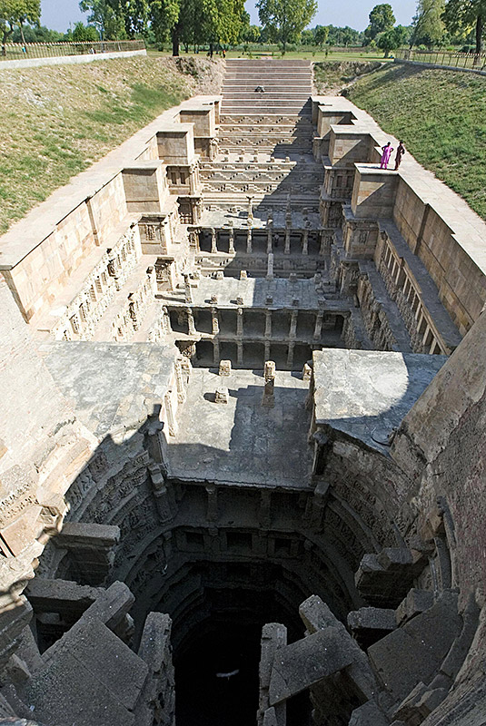 People stand on the edge of The Ran Ki Vav Stepwel, said to have been constructed by  Udaimati, The Queen of Bhim Deva, 1022 to 1063