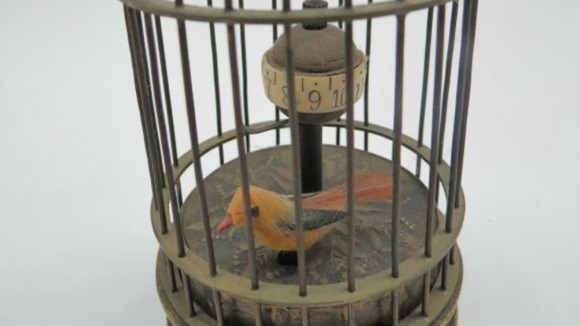 Ronnie Kray's birdcage from Broadmoor prison to be sold at auction Ronnie Kray's birdcage from Broadmoor prison to be sold at auction