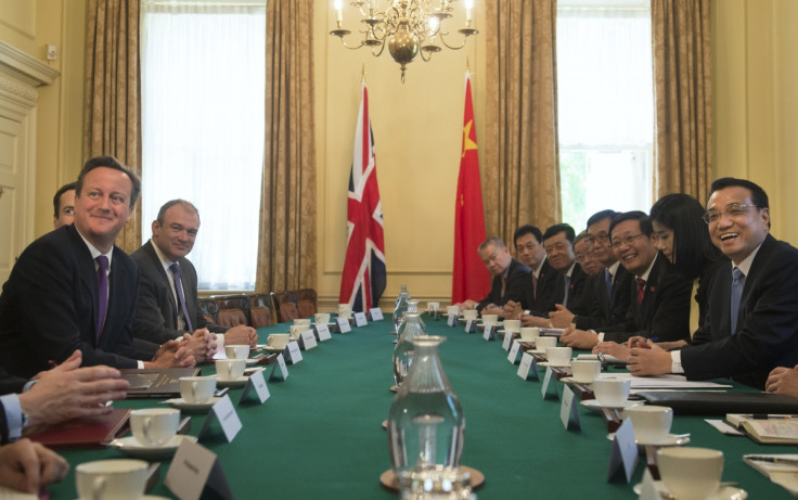 Britain's Prime Minister David Cameron (L) and Chinese Premier Li Keqiang (R) hold a plenary session in Number 10 Downing Street in London June 17, 2014