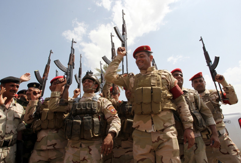 Iraq army chant slogans against ISIS