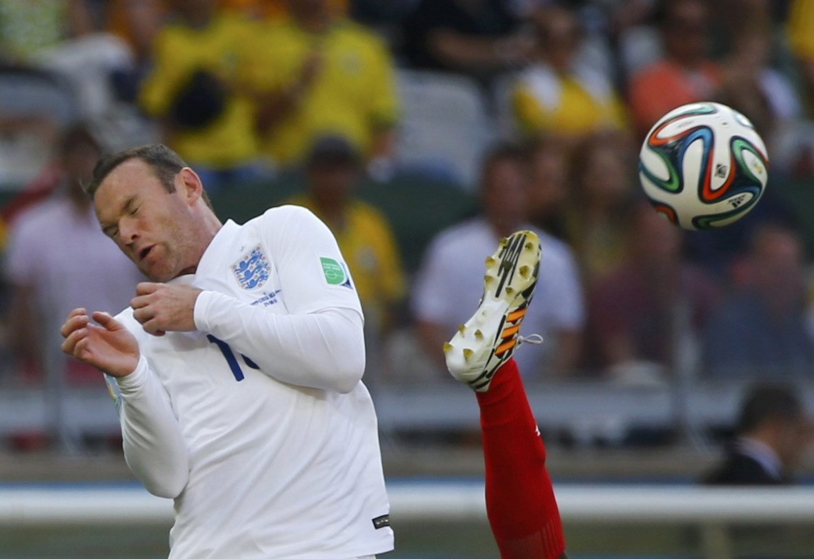 Not the most graceful of movers, England's Wayne Rooney (L) fights for the ball with Costa Rica's Junior Diaz during their 2014 World Cup Group D soccer match Not the most graceful of movers, England's Wayne Rooney (L) fights for the ball with Costa Rica's Junior Diaz during their 2014 World Cup Group D soccer match