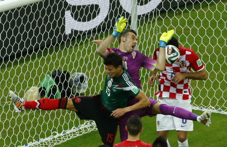 Croatia's goalkeeper Stipe Pletikosa (C) choosese a strange time to break into song, during his country's match with Mexico