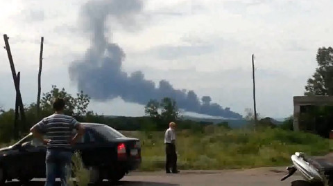 Malaysian Airlines Boeing 777 With 295 Passengers Aboard Crashes in Ukraine