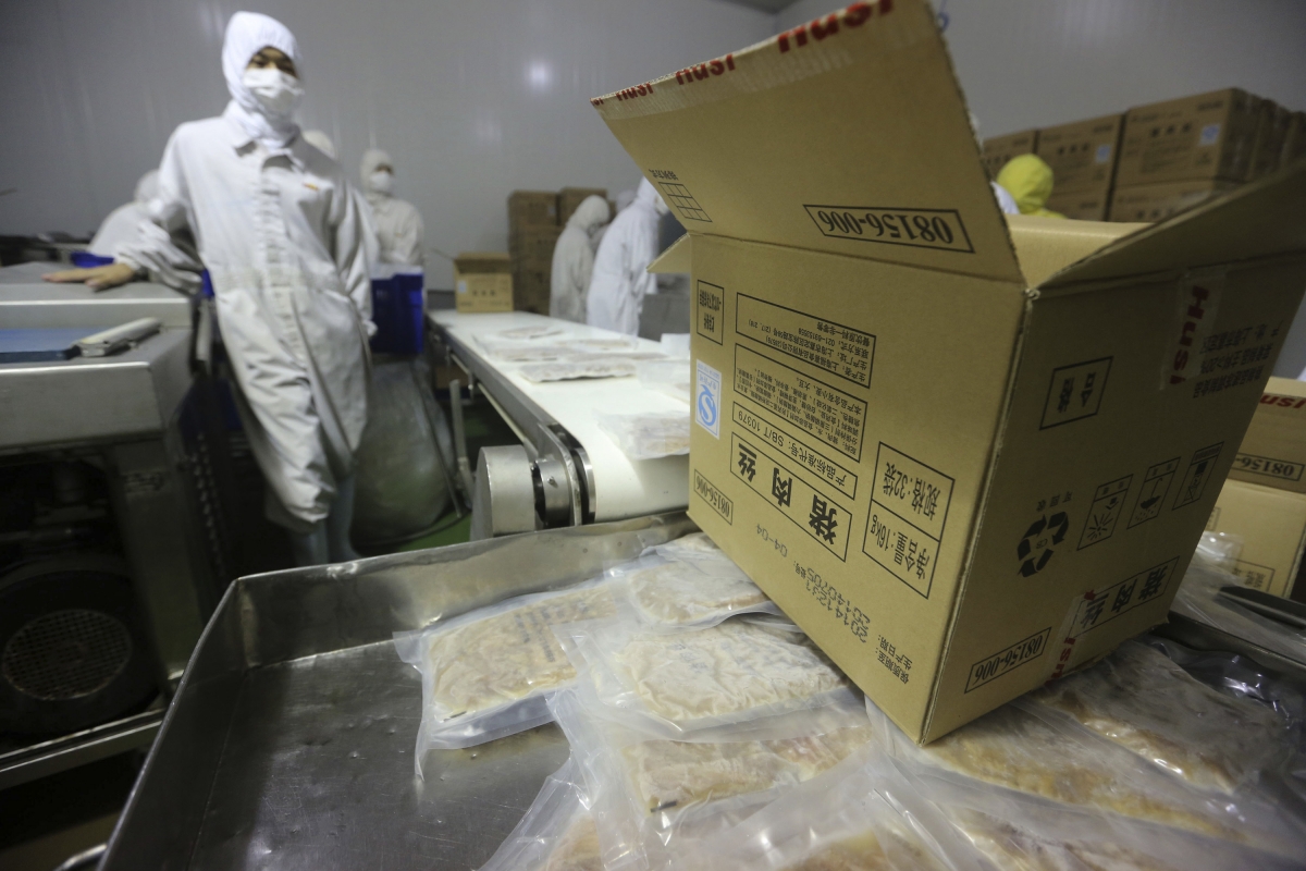 Employees work at a production line prior to a seizure conducted by officers from the Shanghai Food and Drug Administration, at the Husi Food factory in Shanghai, July 20, 201 Employees work at a production line prior to a seizure conducted by officers from the Shanghai Food and Drug Administration, at the Husi Food factory in Shanghai, July 20, 201