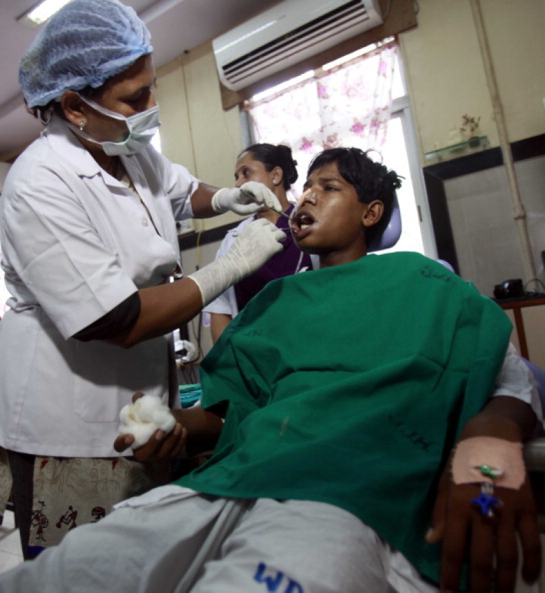 Indian teen getting his 232 teeth pulled out in Mumbai