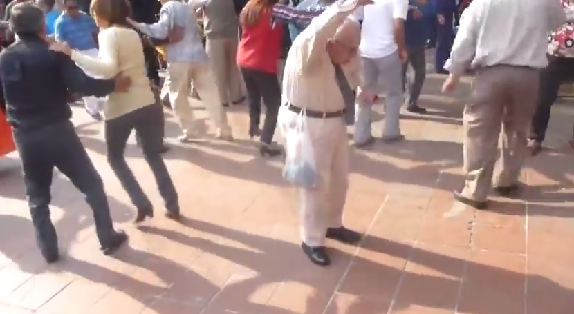 Watch Out Justin Timberlake Video Of Dancing Grandpa Goes Viral Ibtimes Uk