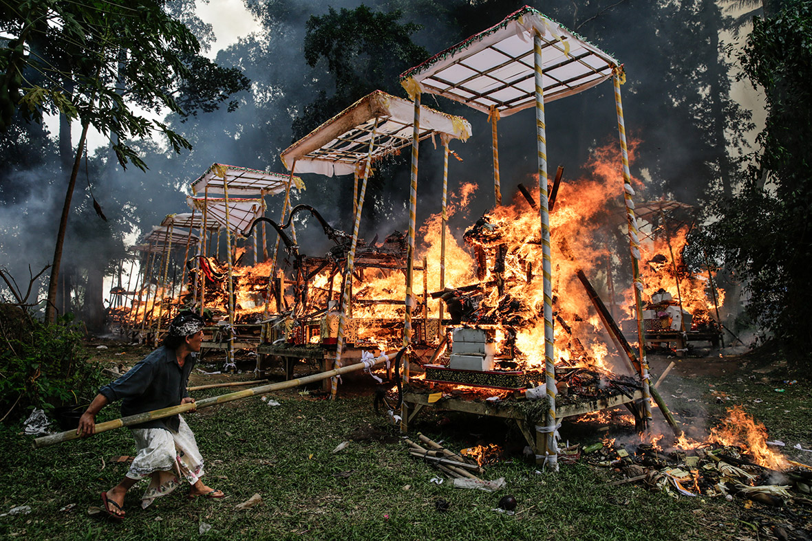 Bali mass cremation