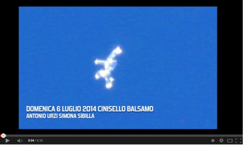 Huge UFO with Flashing Light Caught over Italy Sky