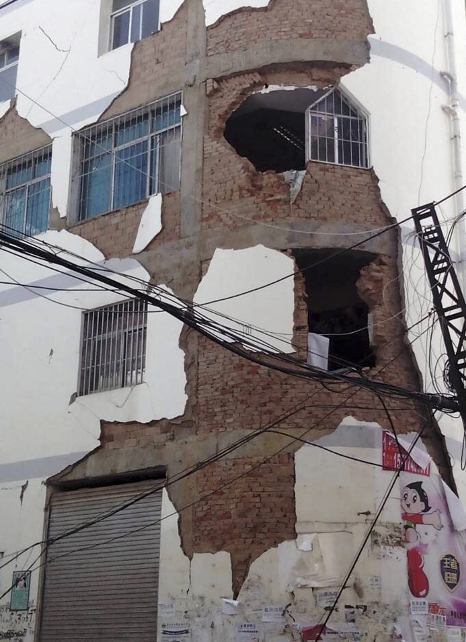 Yunnan Earthquake damaged building