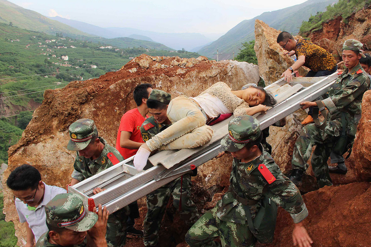 China Earthquake Photos Woman's 'Miracle' Rescue, Injured Victims