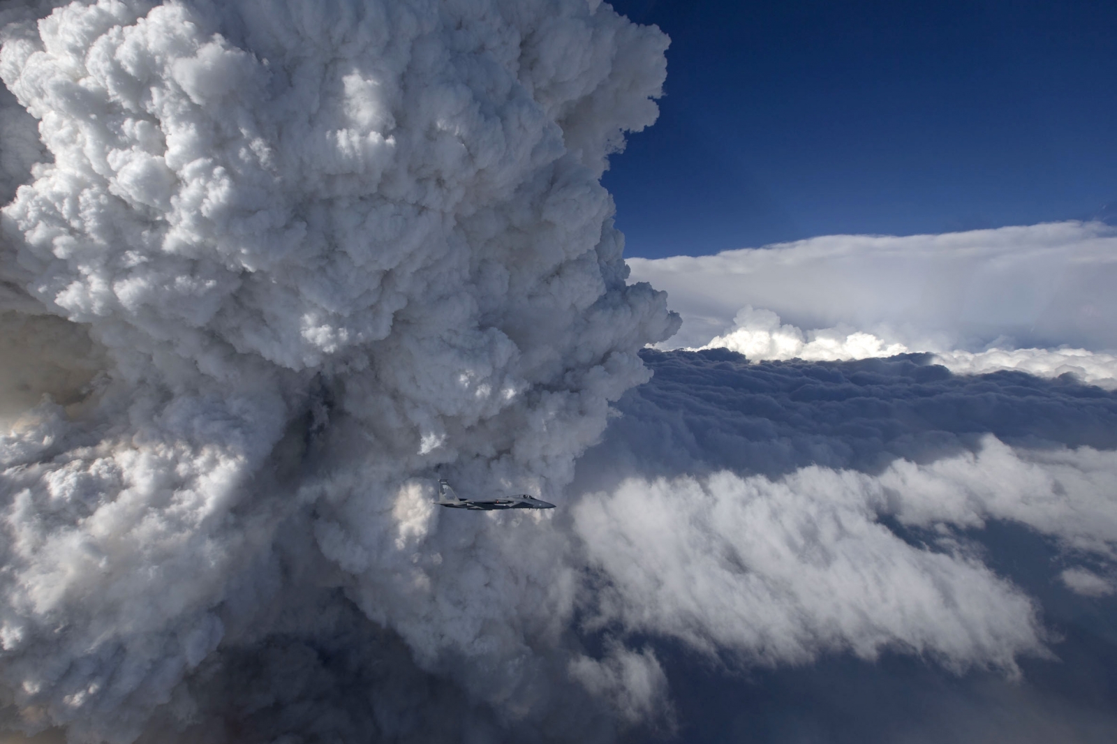 Nasa Photos of California Fire Clouds Captured by Fighter Jet