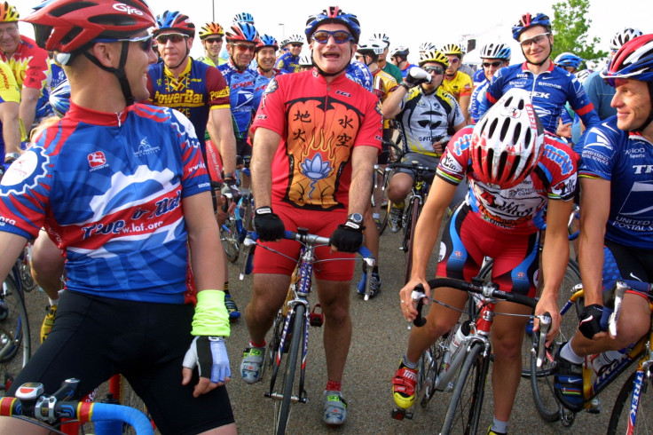 Robin Williams at the Ride for the Roses weekend in Texas, 2001. His friend, Lance Armstrong is on the right. (Getty)