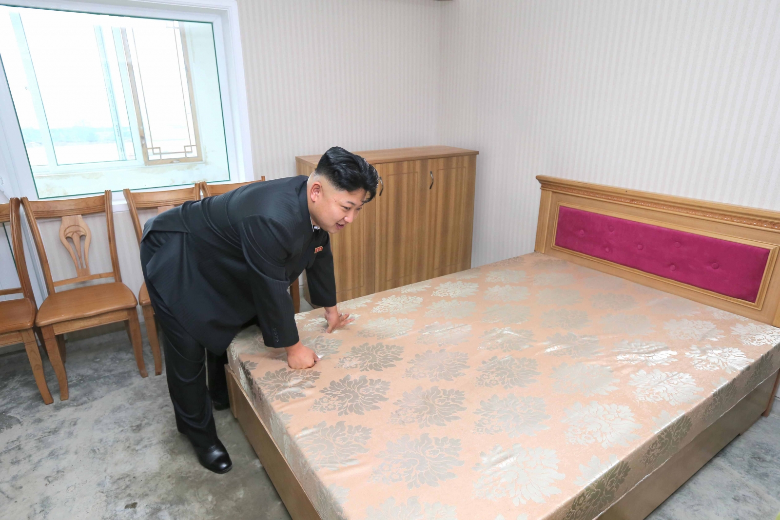 Kim Jong Un inspects a scientists bed