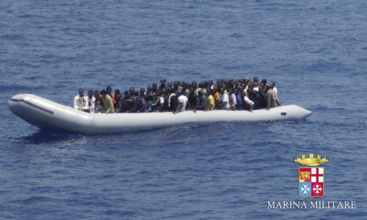 Boat carrying African immigrants sinks off Libya coast