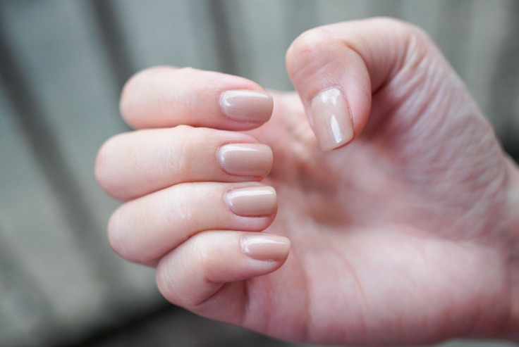 nail polish hand