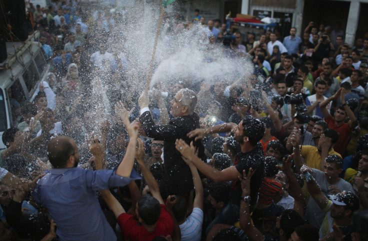 Hamas spokesman Sami Abu Zuhri is doused with foam during celebrations at peace for Gaza in an Israel / Palestine ceasefire